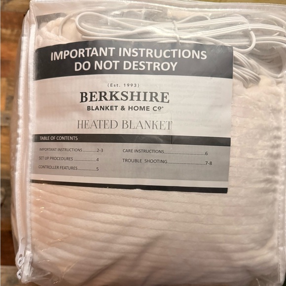 NWOT Berkshire Blanket & Home Co Heated Blanket - Picture 2 of 3